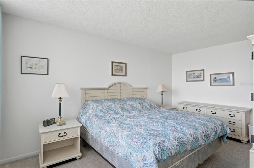 Activo con contrato: $375,000 (2 camas, 2 baños, 1082 Pies cuadrados)
