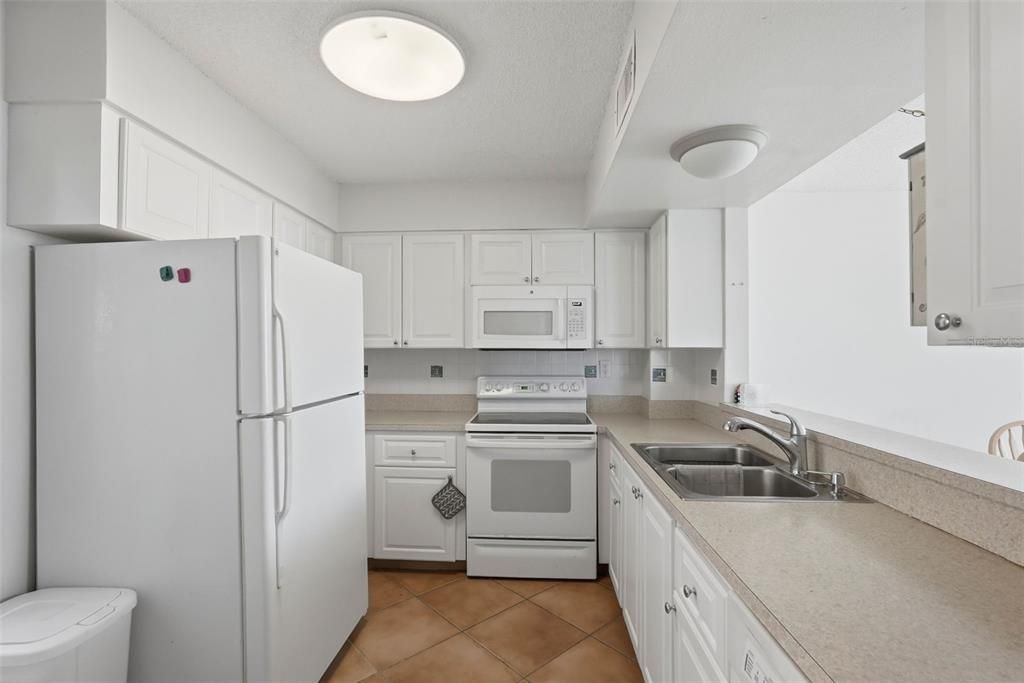 Activo con contrato: $375,000 (2 camas, 2 baños, 1082 Pies cuadrados)