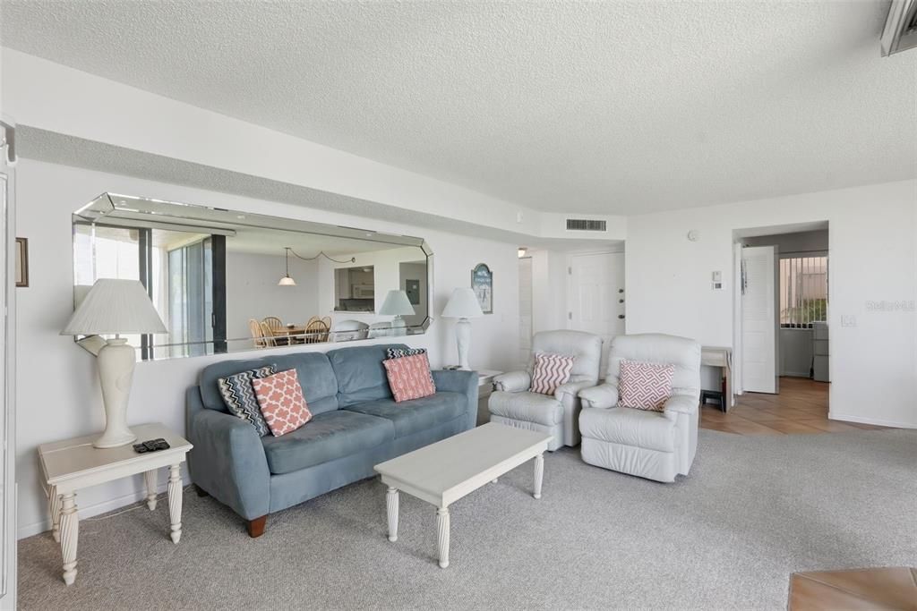 Activo con contrato: $375,000 (2 camas, 2 baños, 1082 Pies cuadrados)