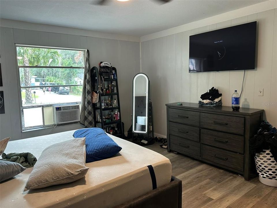 For Sale: $189,000 (4 beds, 2 baths, 1404 Square Feet)