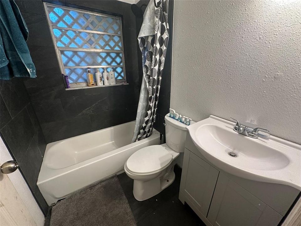 For Sale: $189,000 (4 beds, 2 baths, 1404 Square Feet)