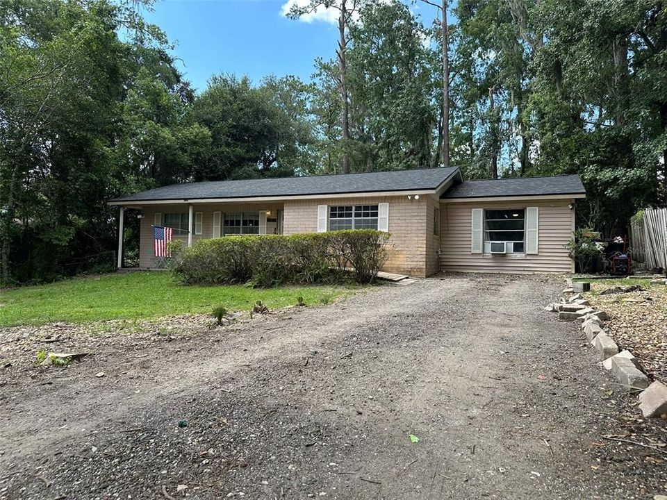 For Sale: $189,000 (4 beds, 2 baths, 1404 Square Feet)
