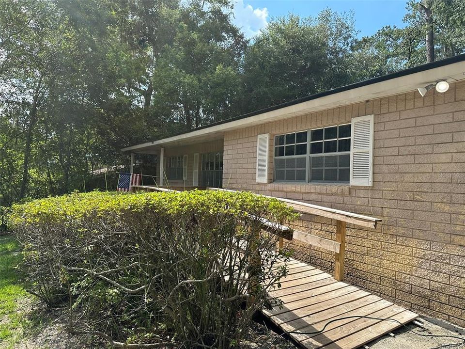 For Sale: $189,000 (4 beds, 2 baths, 1404 Square Feet)