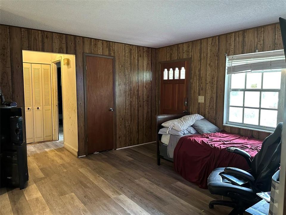 For Sale: $189,000 (4 beds, 2 baths, 1404 Square Feet)