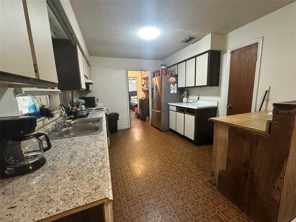 For Sale: $189,000 (4 beds, 2 baths, 1404 Square Feet)