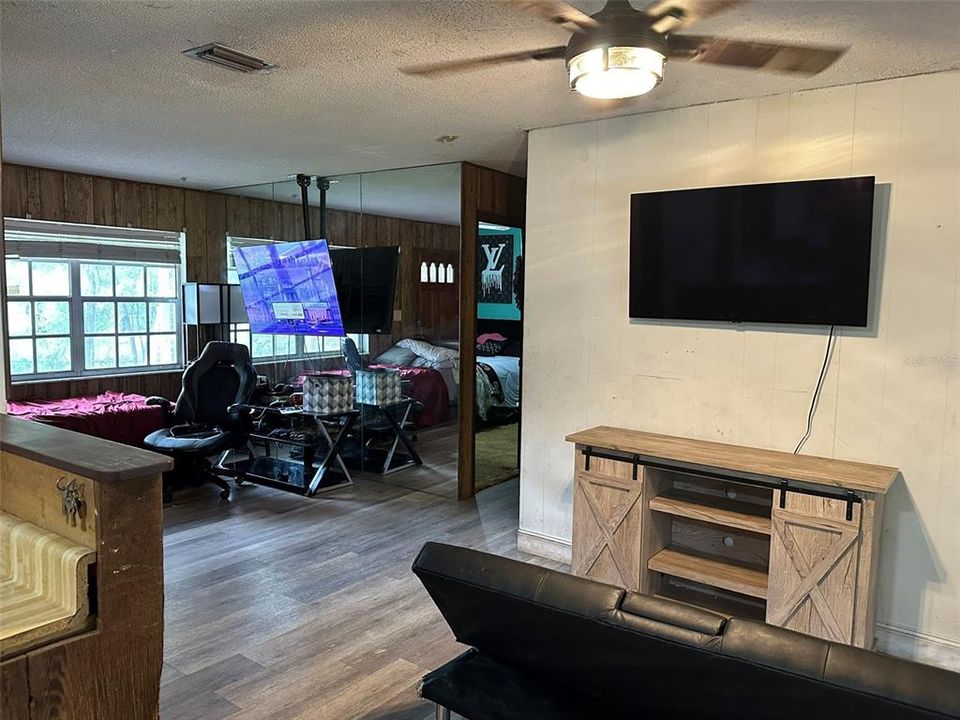 For Sale: $189,000 (4 beds, 2 baths, 1404 Square Feet)