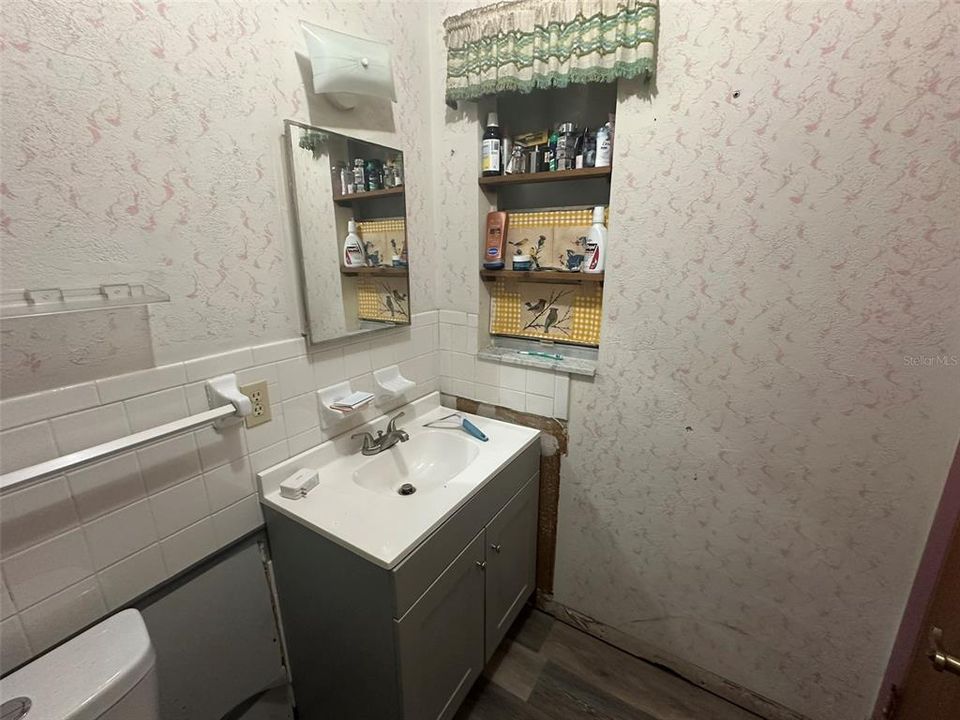 For Sale: $189,000 (4 beds, 2 baths, 1404 Square Feet)