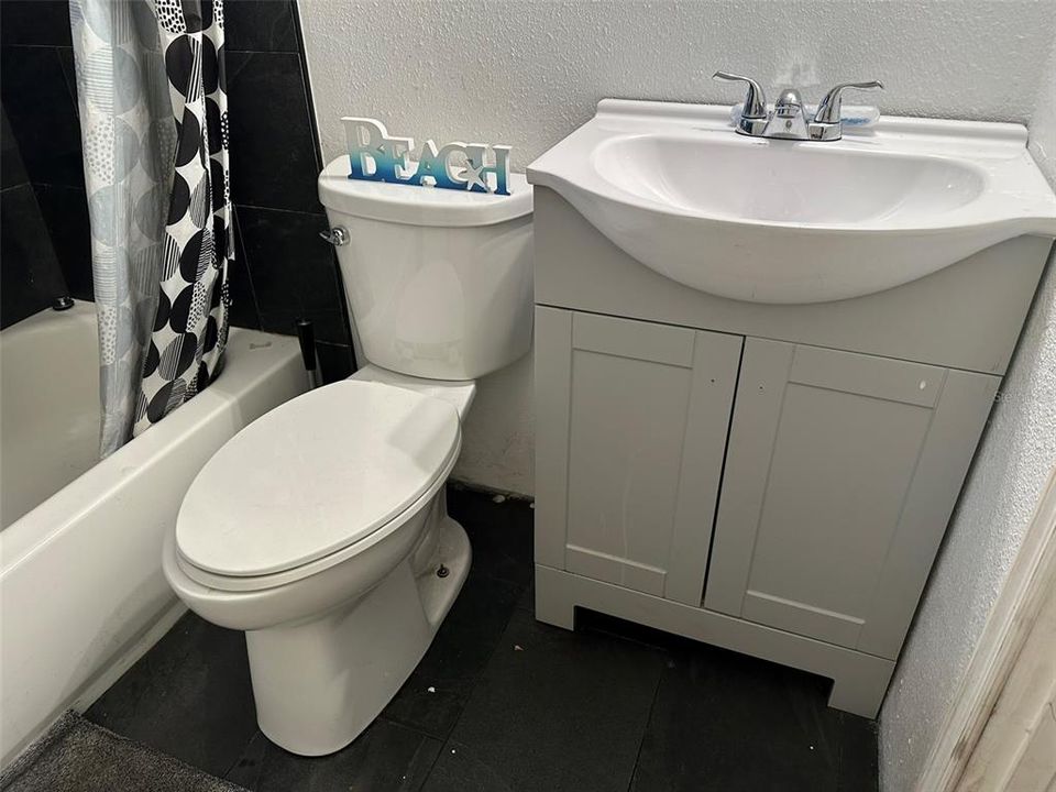 For Sale: $189,000 (4 beds, 2 baths, 1404 Square Feet)
