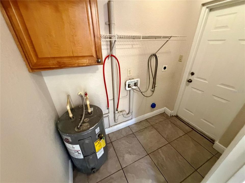 For Sale: $305,000 (2 beds, 0 baths, 1248 Square Feet)