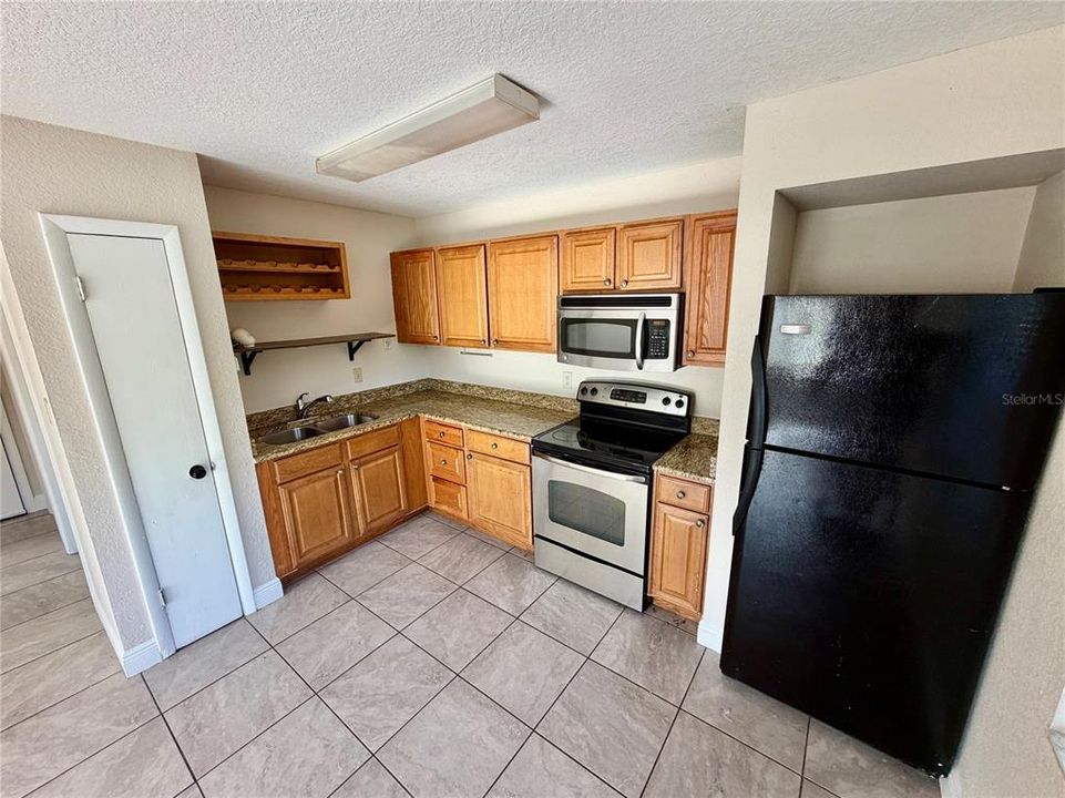 For Sale: $305,000 (2 beds, 0 baths, 1248 Square Feet)