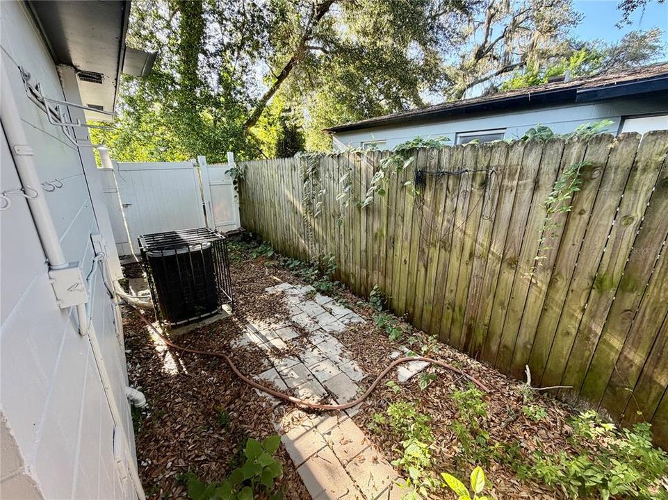 For Sale: $305,000 (2 beds, 0 baths, 1248 Square Feet)
