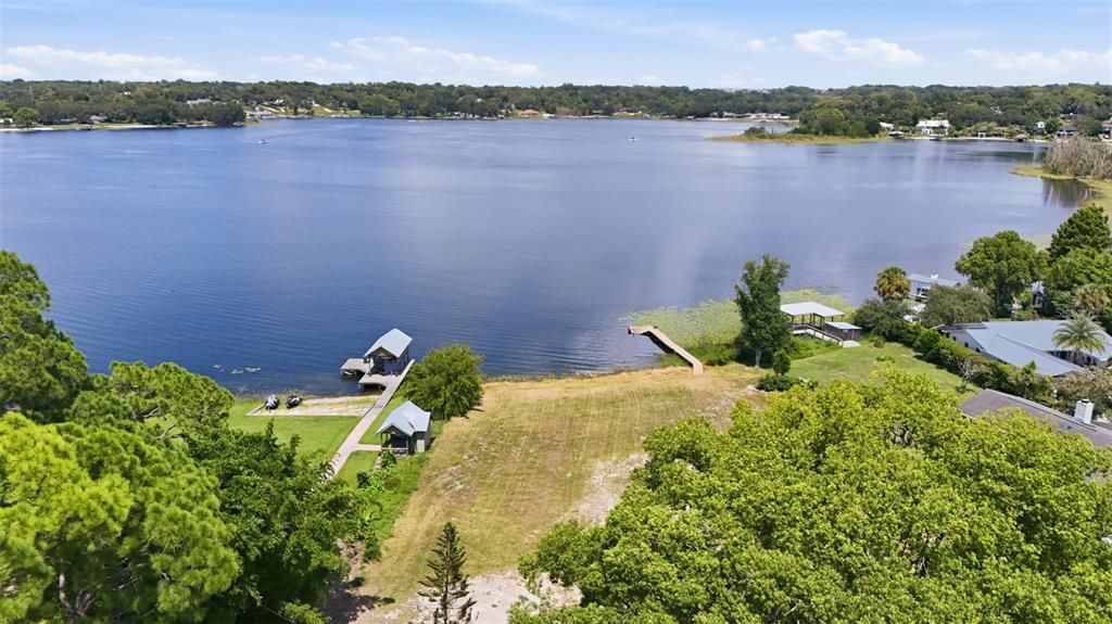 На продажу: $1,300,000 (0.59 acres)