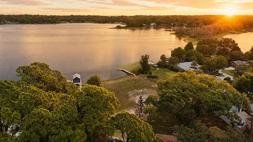 На продажу: $1,300,000 (0.59 acres)