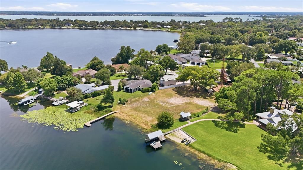 На продажу: $1,300,000 (0.59 acres)