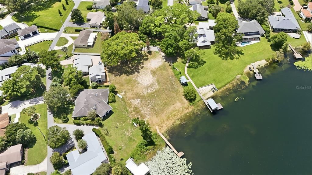 На продажу: $1,300,000 (0.59 acres)