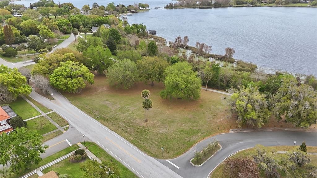 На продажу: $1,300,000 (0.59 acres)