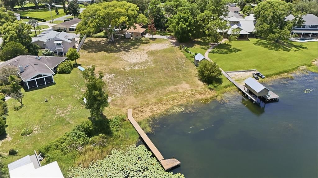 На продажу: $1,300,000 (0.59 acres)