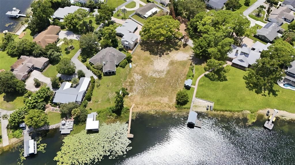 На продажу: $1,300,000 (0.59 acres)