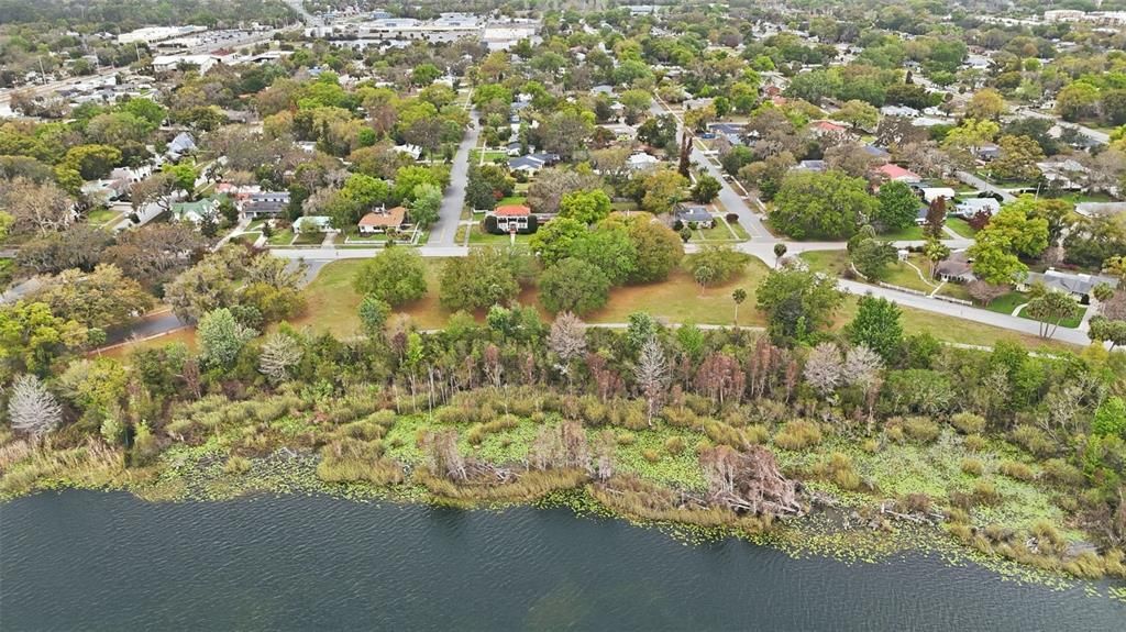 На продажу: $1,300,000 (0.59 acres)