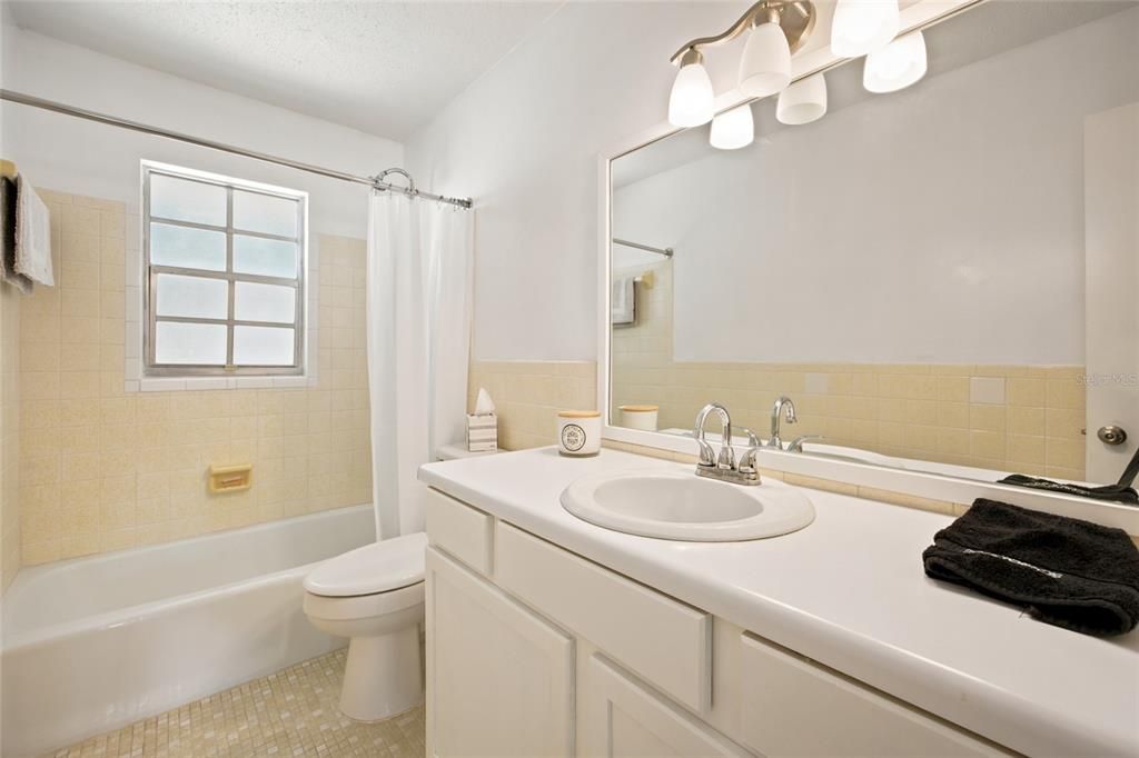 For Sale: $224,999 (3 beds, 2 baths, 1218 Square Feet)