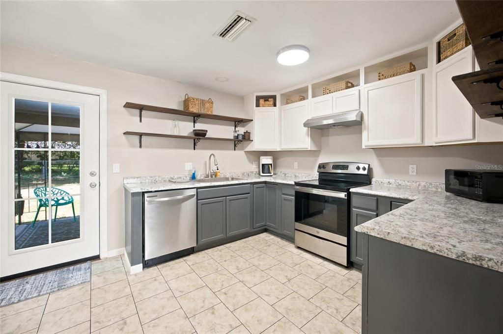 For Sale: $224,999 (3 beds, 2 baths, 1218 Square Feet)
