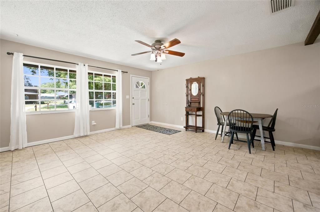 For Sale: $224,999 (3 beds, 2 baths, 1218 Square Feet)