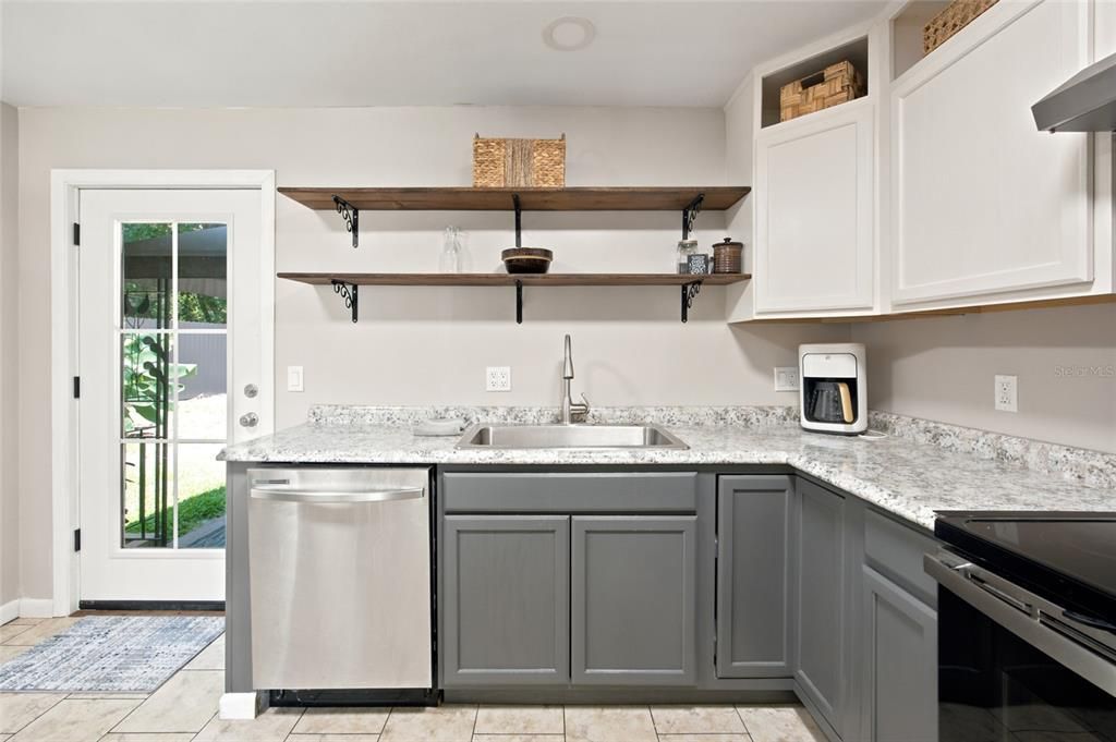 For Sale: $224,999 (3 beds, 2 baths, 1218 Square Feet)