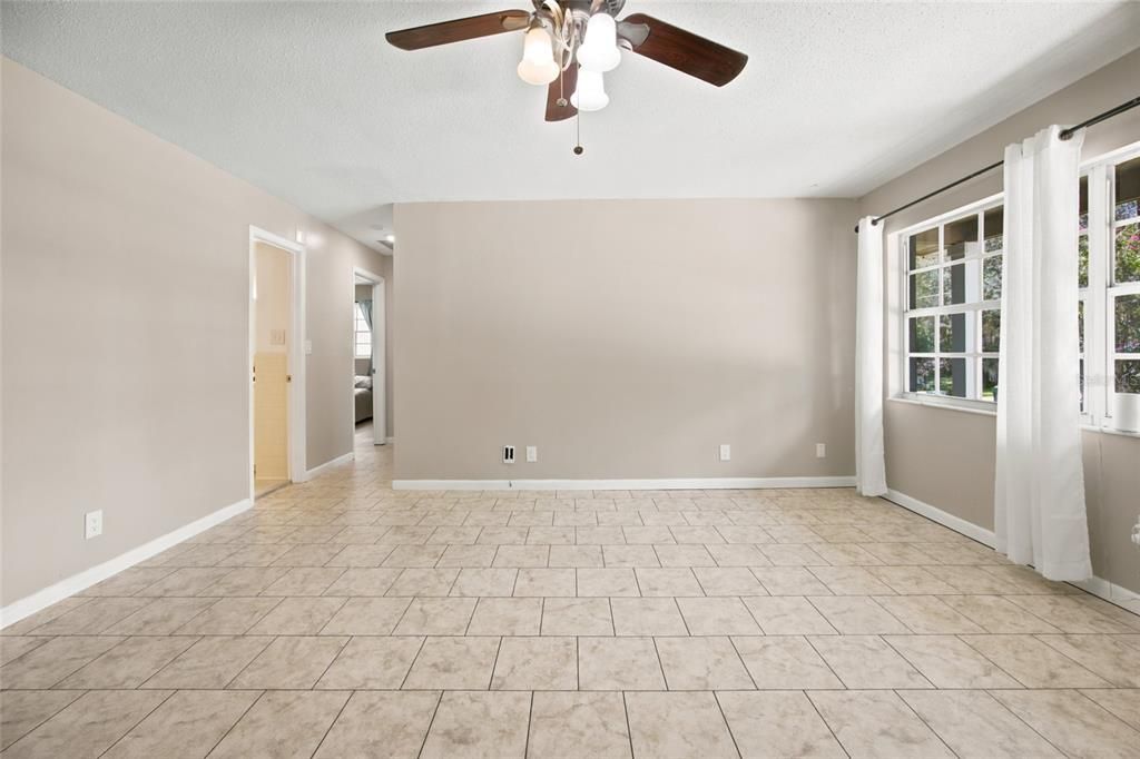 For Sale: $224,999 (3 beds, 2 baths, 1218 Square Feet)