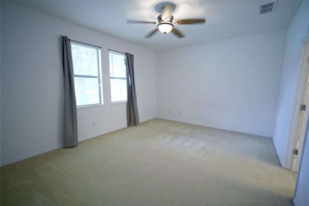 En Venta: $385,000 (4 camas, 3 baños, 2576 Pies cuadrados)