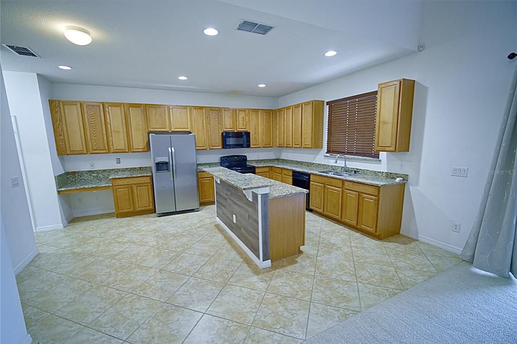 En Venta: $385,000 (4 camas, 3 baños, 2576 Pies cuadrados)