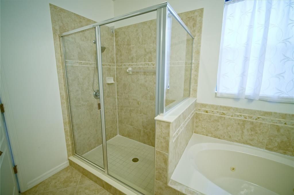 En Venta: $385,000 (4 camas, 3 baños, 2576 Pies cuadrados)