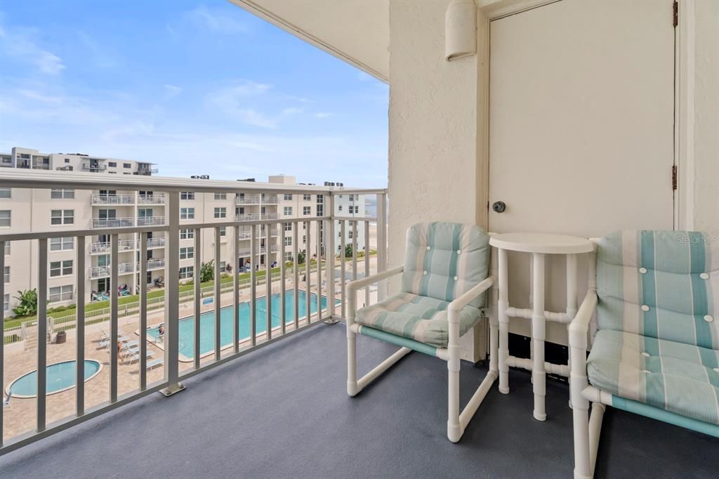 For Sale: $599,000 (2 beds, 2 baths, 965 Square Feet)