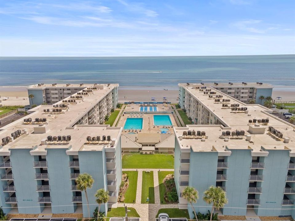 For Sale: $599,000 (2 beds, 2 baths, 965 Square Feet)