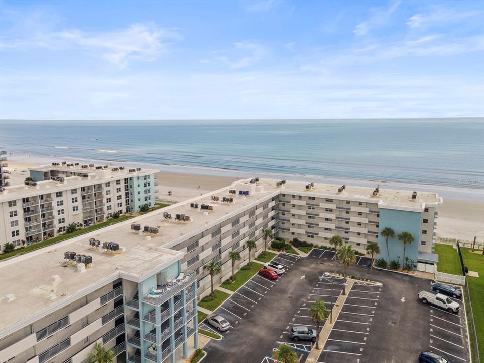 For Sale: $599,000 (2 beds, 2 baths, 965 Square Feet)
