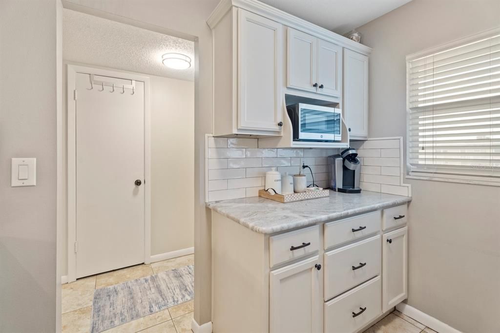 For Sale: $599,000 (2 beds, 2 baths, 965 Square Feet)