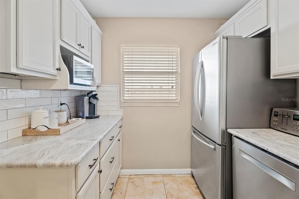 For Sale: $599,000 (2 beds, 2 baths, 965 Square Feet)