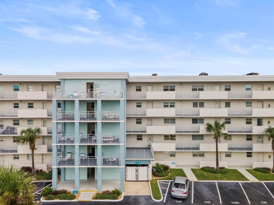 For Sale: $599,000 (2 beds, 2 baths, 965 Square Feet)