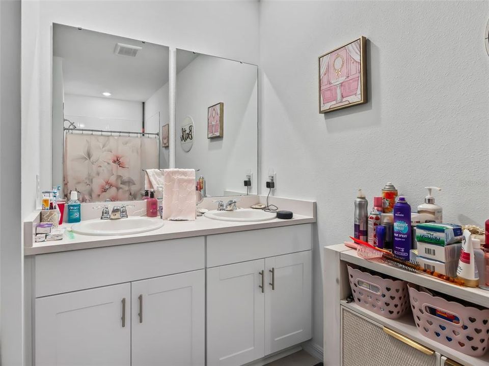 En Venta: $340,000 (3 camas, 2 baños, 1680 Pies cuadrados)