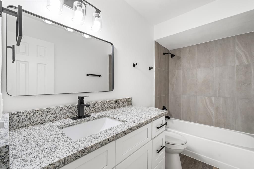 For Sale: $114,900 (2 beds, 2 baths, 1073 Square Feet)