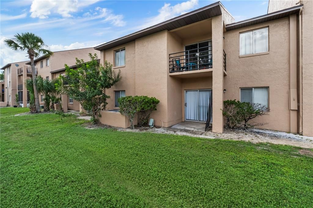 For Sale: $114,900 (2 beds, 2 baths, 1073 Square Feet)