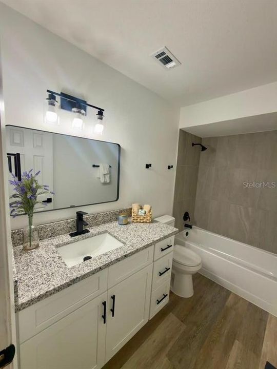 For Sale: $114,900 (2 beds, 2 baths, 1073 Square Feet)