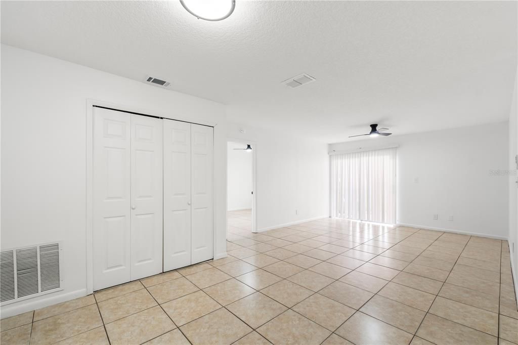 For Sale: $114,900 (2 beds, 2 baths, 1073 Square Feet)