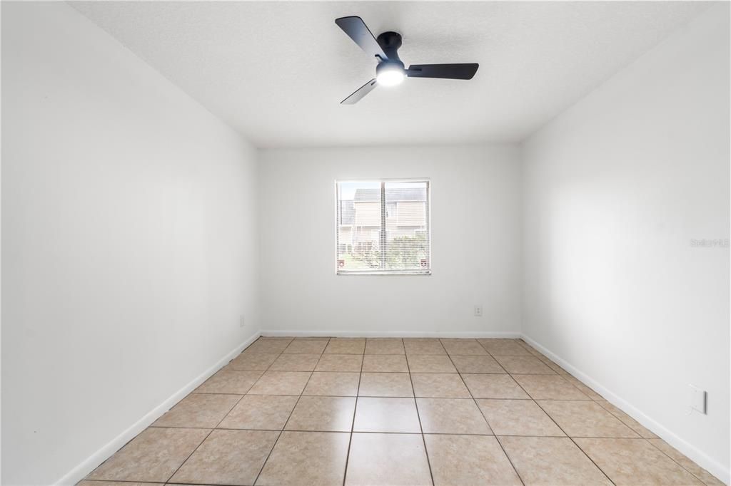 For Sale: $114,900 (2 beds, 2 baths, 1073 Square Feet)