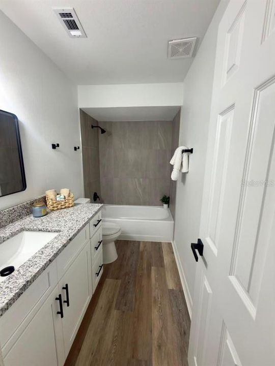 For Sale: $114,900 (2 beds, 2 baths, 1073 Square Feet)