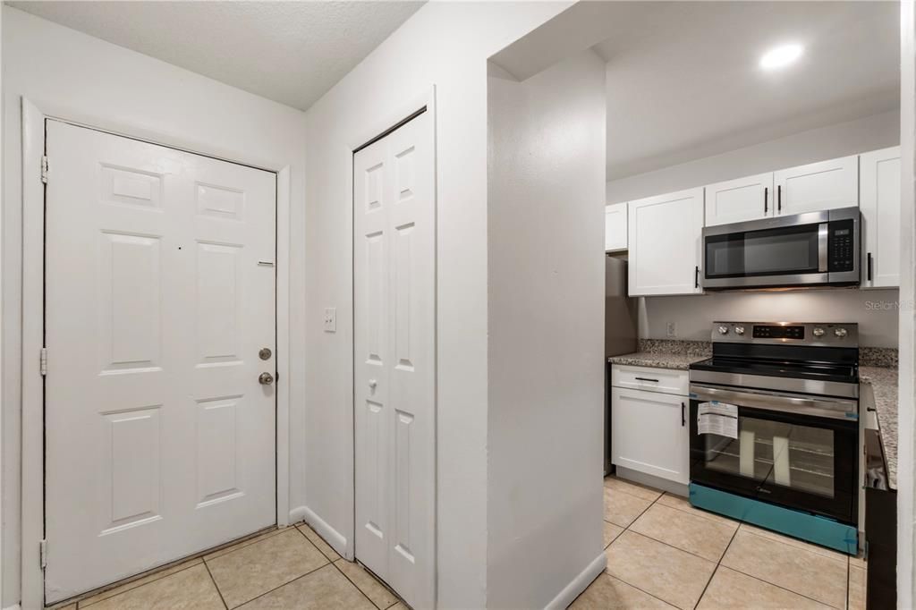 For Sale: $114,900 (2 beds, 2 baths, 1073 Square Feet)