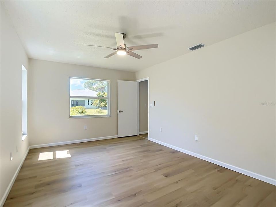 For Sale: $249,000 (2 beds, 2 baths, 1202 Square Feet)