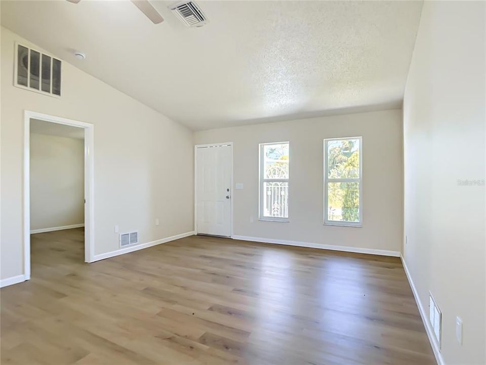 For Sale: $249,000 (2 beds, 2 baths, 1202 Square Feet)