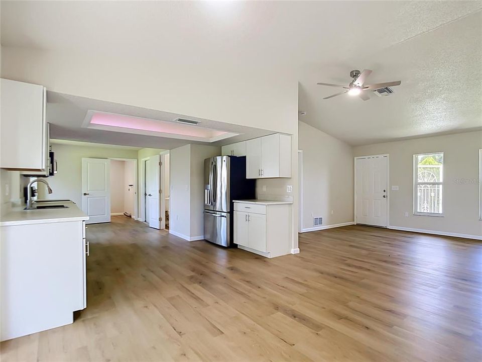 For Sale: $249,000 (2 beds, 2 baths, 1202 Square Feet)