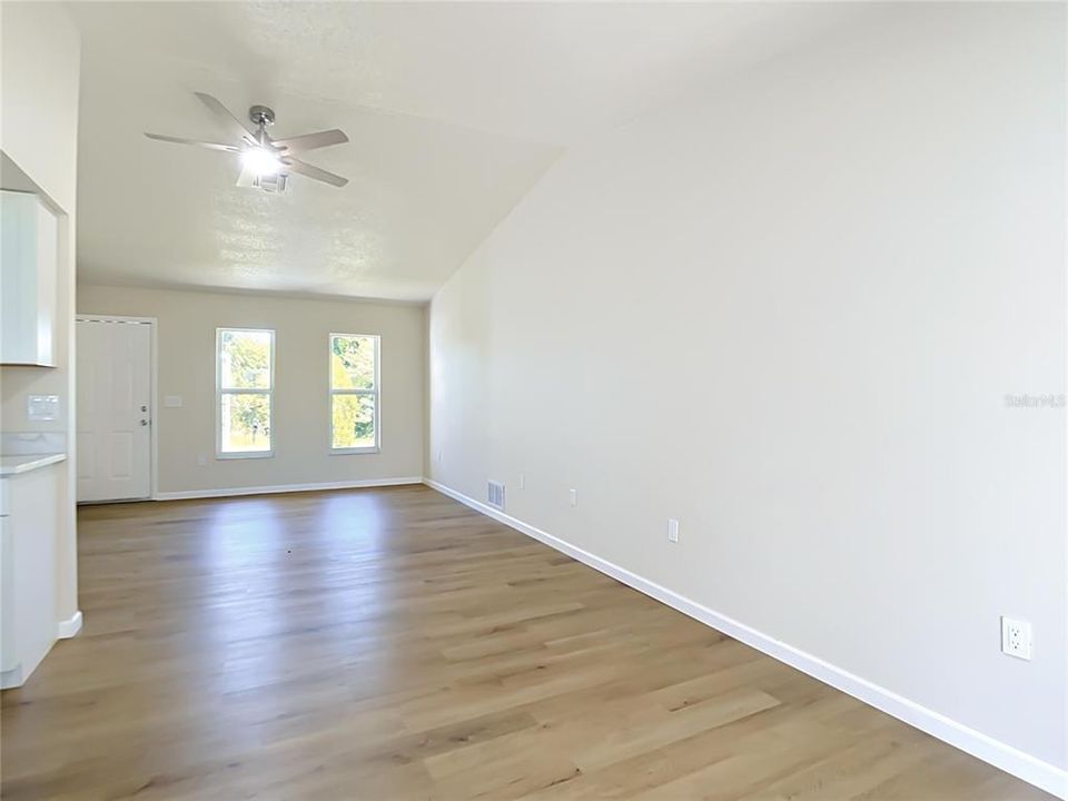 For Sale: $249,000 (2 beds, 2 baths, 1202 Square Feet)