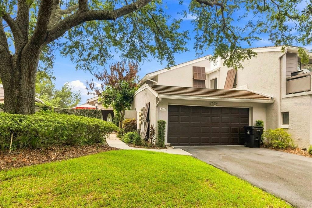 For Sale: $300,000 (3 beds, 3 baths, 1950 Square Feet)